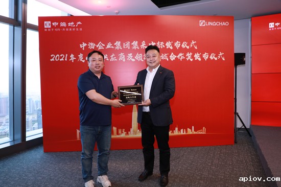 郭磊总授牌_副本.jpg 郭磊总授牌_副本.jpg